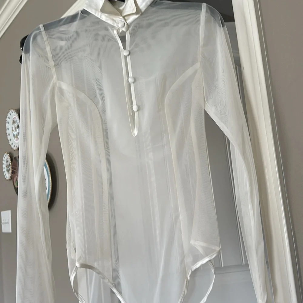 White - Picture 6 of 6